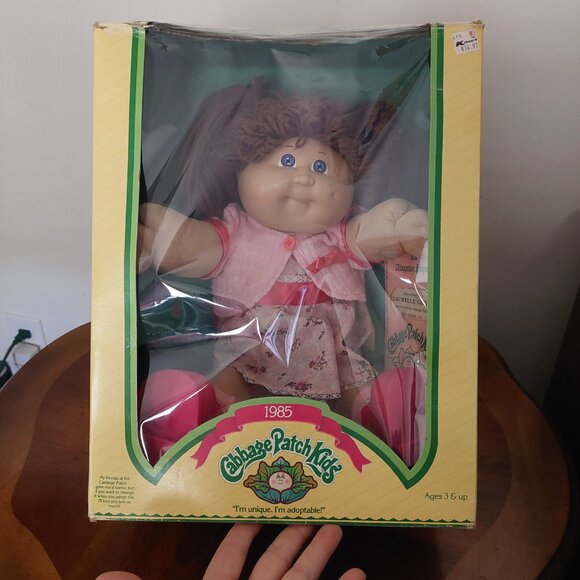 Vintage 1985 Coleco Cabbage Patch Doll w/Papers & Outfits Brown Hair Blue Eyes - Picture 1 of 16